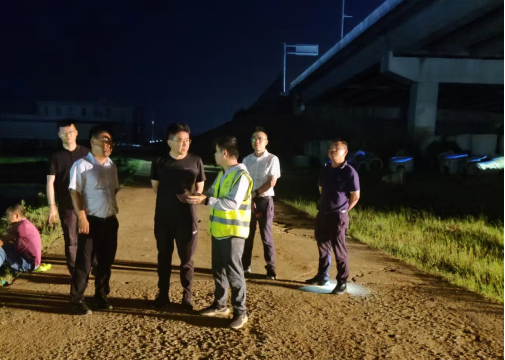 抗洪搶險報導(dǎo)-迎“汛”而上,奔赴前線 -320.png